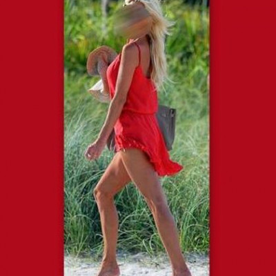 Δεν αποχωρίζεται με τίποτε τα τακούνια της!