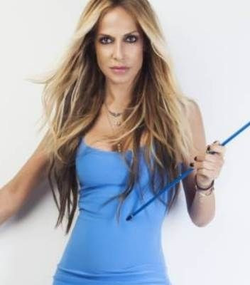 Αποκλειστική συνέντευξη: Άννα Βίσση: «Σε κλίμακα 1 ως 10 ανάμεσα σε πουριτανές και που@@@ες, είμαι…»