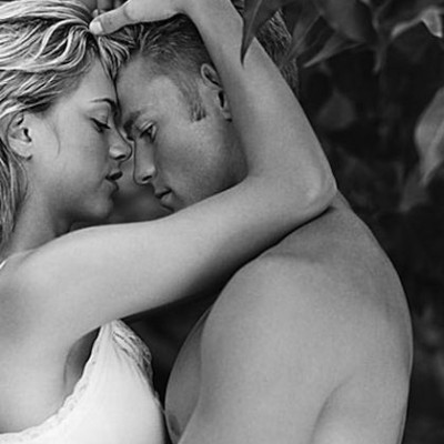 Είμαι 19 και παρθένα και αυτό ακριβώς με κάνει να διστάζω να κάνω σεξ - ούτε καν στοματικό