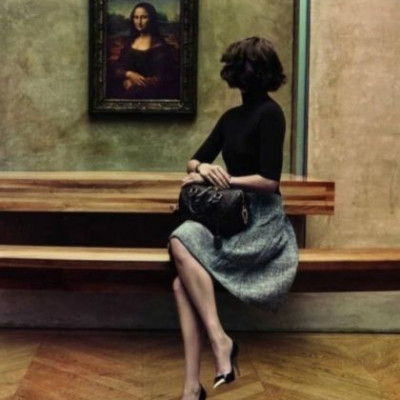 H Αrizona Muse στο Λούβρο μέσα από την καινούρια καμπάνια Louis Vuitton!