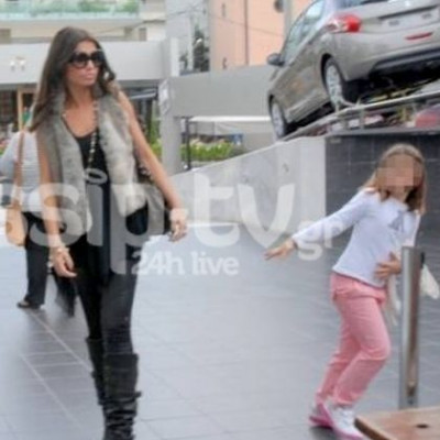 Λοτσάρη: Με τον εν διαστάσει σύζυγό της και την κόρη της στον κινηματογράφο