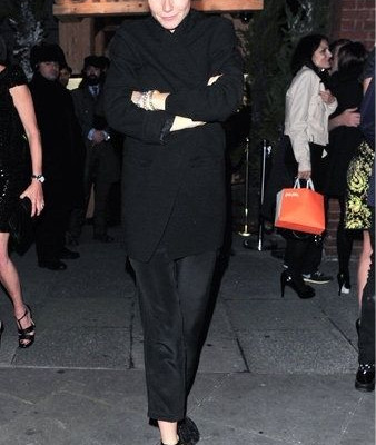 Κάντο όπως η Gwyneth και τόλμησε μαύρα πέδιλα με κρόσσια!