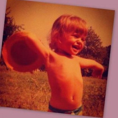 Flashback στα παιδικά χρόνια γνωστής Ελληνίδας παρουσιάστριας