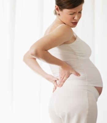 Eγκυμοσύνη και πόνοι στην πλάτη; Υπάρχει λύση!