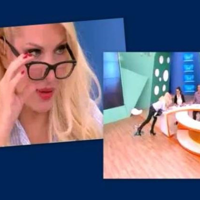 Σάστισε η Μενεγάκη με τα sex toys και τα πρόστυχα εσώρουχα που έφτασαν στο γραφείο της. Ποιος της τα έστειλε;