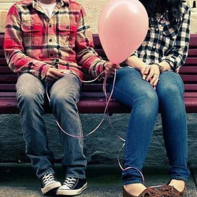 Του είπα πως μου αρέσει αλλά δεν ανταποκρίθηκε. Μετά μου είπε πως νιώθει το ίδιο αλλά δε θέλει σχέση. Εγώ είμαι χαζή ή αυτός ανώριμος;