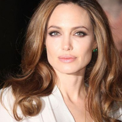 Angelina Jolie: Αφήνει την υποκριτική για να γίνει παραδοσιακή μάνα;
