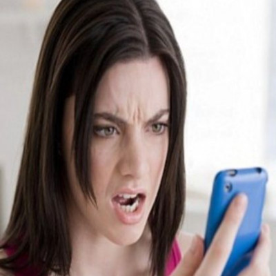 Του είπα ότι εφόσον με έχει γραμμένη, θα βγω και θα πάω με κάποιον άλλον και δεν απαντάει!