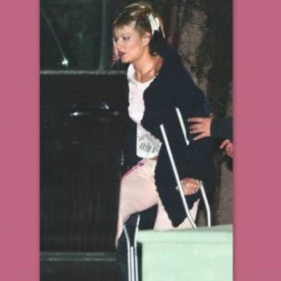 Η Φαίη Σκορδά με πατερίτσες! (φωτό)