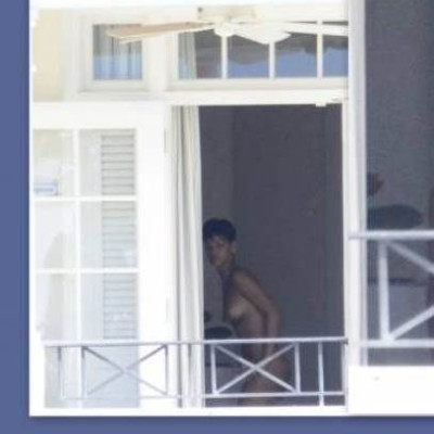 Απίστευτο! Παπαράτσι «έπιασε» την Rihanna γυμνή στο δωμάτιό της!