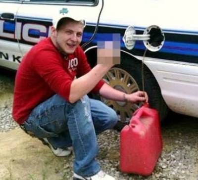 Απίθανες ιστορίες: Πώς βρέθηκαν από το Facebook στη... φυλακή