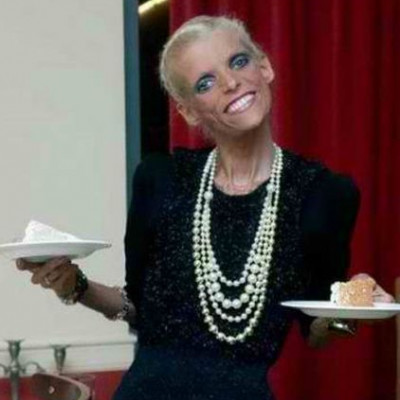 Νανά Καραγιάννη: Δείτε φωτογραφίες από την επίσκεψή της στο σπίτι των παππούδων της