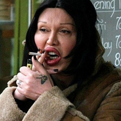 Κι όμως το πρόσωπο που βλέπετε, ανήκει σε διάσημο άντρα pop star των 80’s