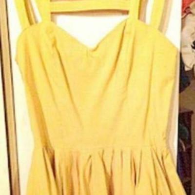 Πανικός στο internet με την ημίγυμνη και το κίτρινο φόρεμα