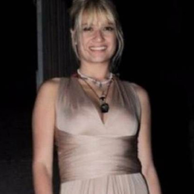 Δείτε ποια τραγουδίστρια έβαλε το ίδιο φόρεμα με τη Σκορδά μετά από μήνες