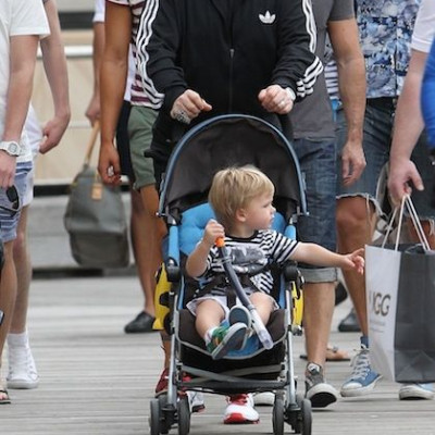 Ποιο διάσημο ζευγάρι πλήρωσε 24.000 ευρώ για να αποκτήσει το παιδί του;