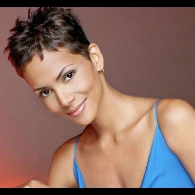 Halle Berry: Γιατί πέταξε το σουτιέν της;