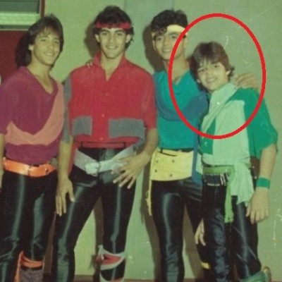 Σήμερα είναι super διάσημος τραγουδιστής, τον αναγνωρίζετε;