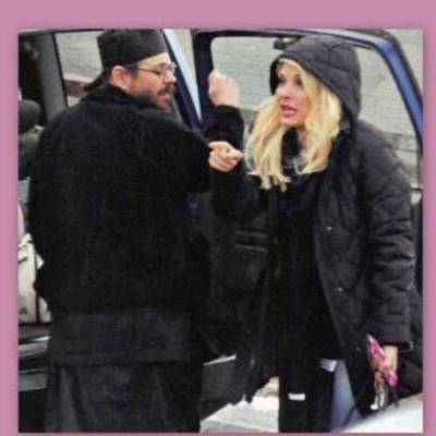 Το ταξίδι της Μενεγάκη στα Άχλα και… ο «ρόλος» του ηγουμένου!