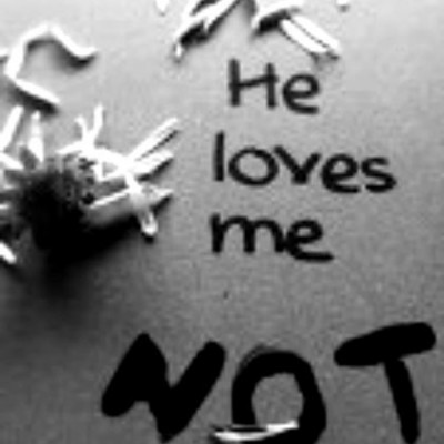 Ήμασταν μαζί και ερωτευμένοι και με χώρισε γιατι «δεν του άξιζα». Μείναμε φίλοι επειδή δεν ήταν καλά. Στους άλλους όμως έλεγε τα χειρότερα για μένα. Ακόμα τον θέλω, τι να κάνω;