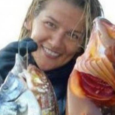 Πρώην εστεμμένη των ελληνικών καλλιστείων πιάνει ψάρια για τους άπορους