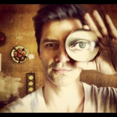 Αυτή είναι η πρώτη φωτογραφία από τα γυρίσματα του νέου βίντεο κλιπ του Σάκη Ρουβά!