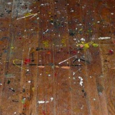 Έσταξε μπογιά στο πάτωμα; Πώς θα το καθαρίσετε πανεύκολα και αποτελεσματικά