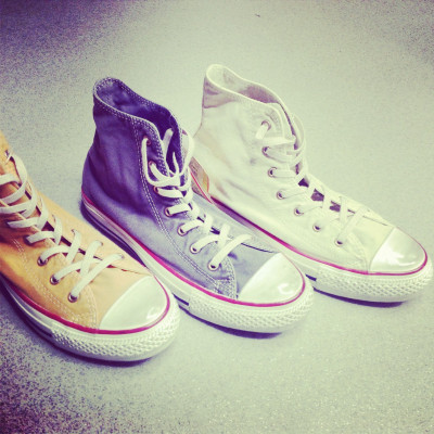 Ποια sneakers υπάρχουν σε όλες τις γκαρνταρόμπες πλέον;