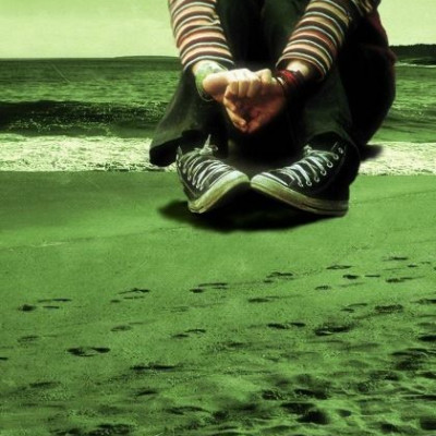 Γνώρισα ένα παιδί και είχαμε καθαρά σεξουαλική σχέση. Ωστόσο όταν δεν του απαντούσα στα μηνύματά του με έβριζε με τον χειρότερο τρόπο. Εγώ όμως τον θέλω. Τι να κάνω;