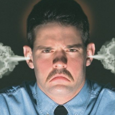 Με υποτιμά και μου φέρεται άσχημα. Να συνεχίσω μαζί του;