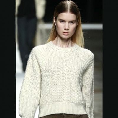 Η απόλυτη πορσελάνινη επιδερμίδα στο show Theyskens' Theory