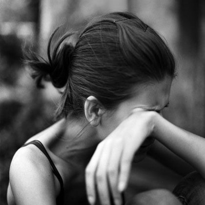 Έχουμε χωρίσει όμως όλο τον βλέπω μπροστά μου και δεν με αφήνει να προχωρήσω