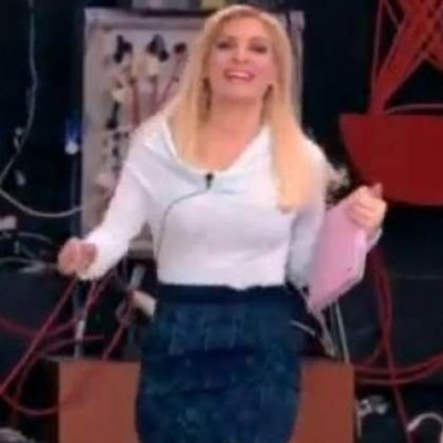 Το «λαγωνικό»... Ελένη Μενεγάκη: «Αχ κάτι μυρίζει ωραία μέσα στη βροχή»