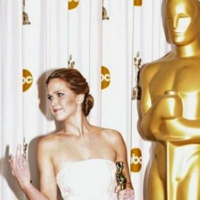 Όσκαρ 2013: Jennifer Lawrence: Μετά την τούμπα της, έκανε μία άσεμνη χειρονομία!