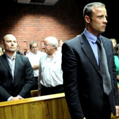 Κατηγορούμενος για φόνο και ο αδερφός του Pistorius