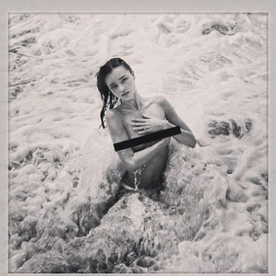 H Miranda Kerr τα πέταξε όλα έξω κυριολεκτικά (φωτό)