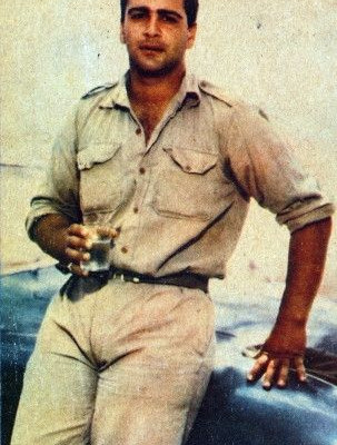 Σπάνιες φωτογραφίες του απόλυτου ζεν πρεμιέ, Κώστα Κακκαβά απ' την εποχή που ήταν φαντάρος