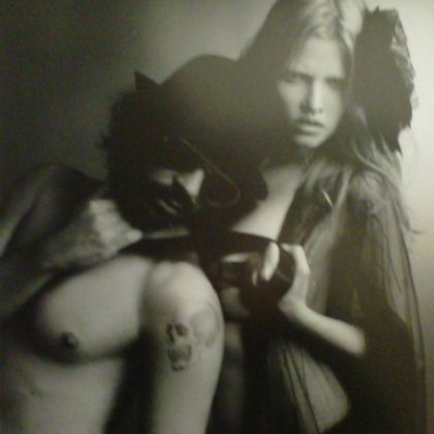 Είμαι με ένα παιδί 4 χρόνια, αλλά νιώθω ότι δεν είμαι καλή στο σεξ. Θέλω να δοκιμάσω νέα πράγματα στο κρεβάτι, αλλά δεν ξέρω πώς να το κάνω και αν θα θέλει. Θέλω μια αντρική γνώμη.