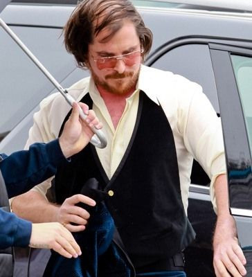 Βάζετε στοίχημα ότι δεν πρόκειται να βρείτε ποιος sexy άντρας είναι αυτός ο κύριος;