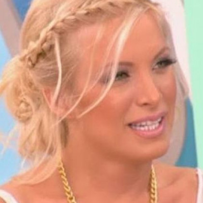 Δείτε την Κατερίνα Καινούργιου κάτω από το… πάπλωμα της!