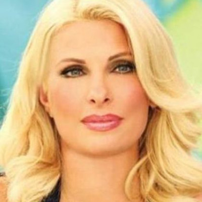 Ελένη Μενεγάκη: Ευχήθηκε χρόνια πολλά στον αδελφό της μέσω twitter με μια φωτογραφία που τσουγκρίζει το ποτήρι της!