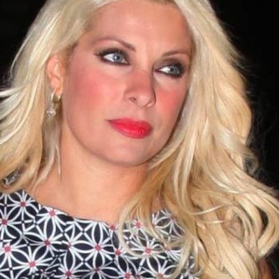 Δείτε την Μενεγάκη ξαπλωμένη στην παραλία