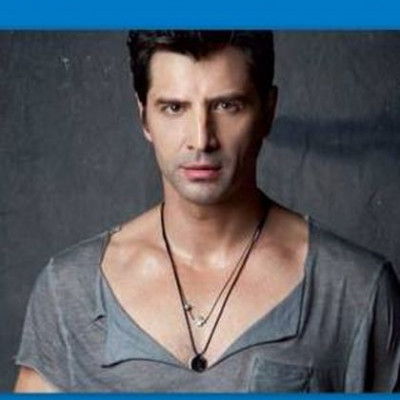 Δείτε τον Ρουβά με φουστανέλα και την Καρύδη με τσεμπέρι!