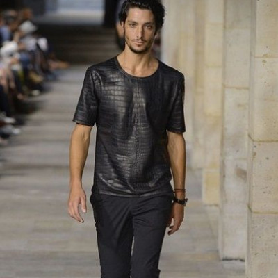 Ένα t-shirt που κοστίζει 70 χιλιάδες ευρώ!