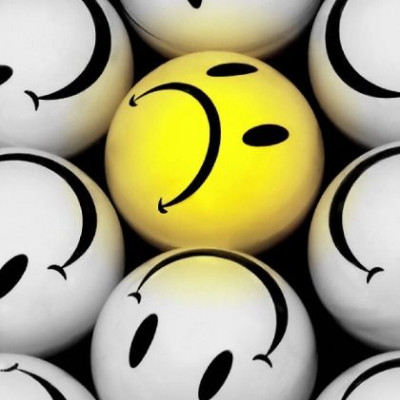 Ήμουν με μια κοπέλα μικρότερή μου, την αγάπησα τρελά, αλλά εκείνη μου είπε να χωρίσουμε γιατί ένιωθε πιεσμένη. Δεν αντέχω, την θέλω πίσω. Τι να κάνω για να την ξανακερδίσω;