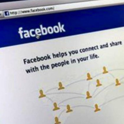 Γιατί οι γυναίκες του Facebook ετοιμάζονται για ταξίδια στο εξωτερικό;