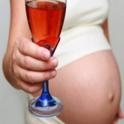 Νέα έρευνα: Η κατανάλωση αλκοόλ κατά την εγκυμοσύνη επηρεάζει το παιδί μέχρι και τα εννέα του χρόνια!
