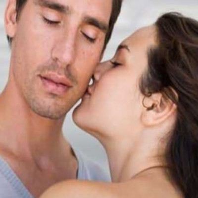 Τραβιέμαι μαζί του 5χρόνια χωρίς σχέση. Δείχνει να με αγαπά, αλλά...