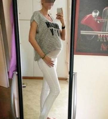 Απίστευτο! Γεννάει από μέρα σε μέρα και φορά skinny παντελόνι!