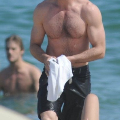 Σε ποιον διάσημο σταρ επιτέθηκε stalker προσπαθώντας να τον ξυρίσει;